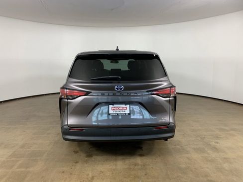 Used 2021 Toyota Sienna XLE FWD image 10