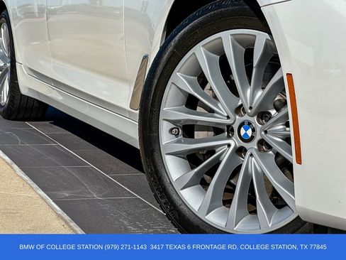 Used 2021 BMW 530i w/ Convenience Package image 2