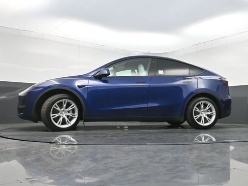 Used 2021 Tesla Model Y Long Range AWD/4WD image 25