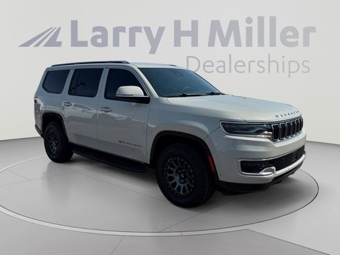 Used 2022 Jeep Wagoneer Series I AWD/4WD image 7