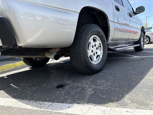 Used 2004 Chevrolet Avalanche 2WD image 5
