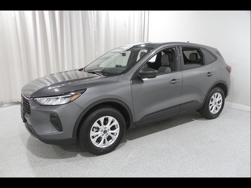 Used 2025 Ford Escape Active w/ Cold Weather Package AWD/4WD image 3