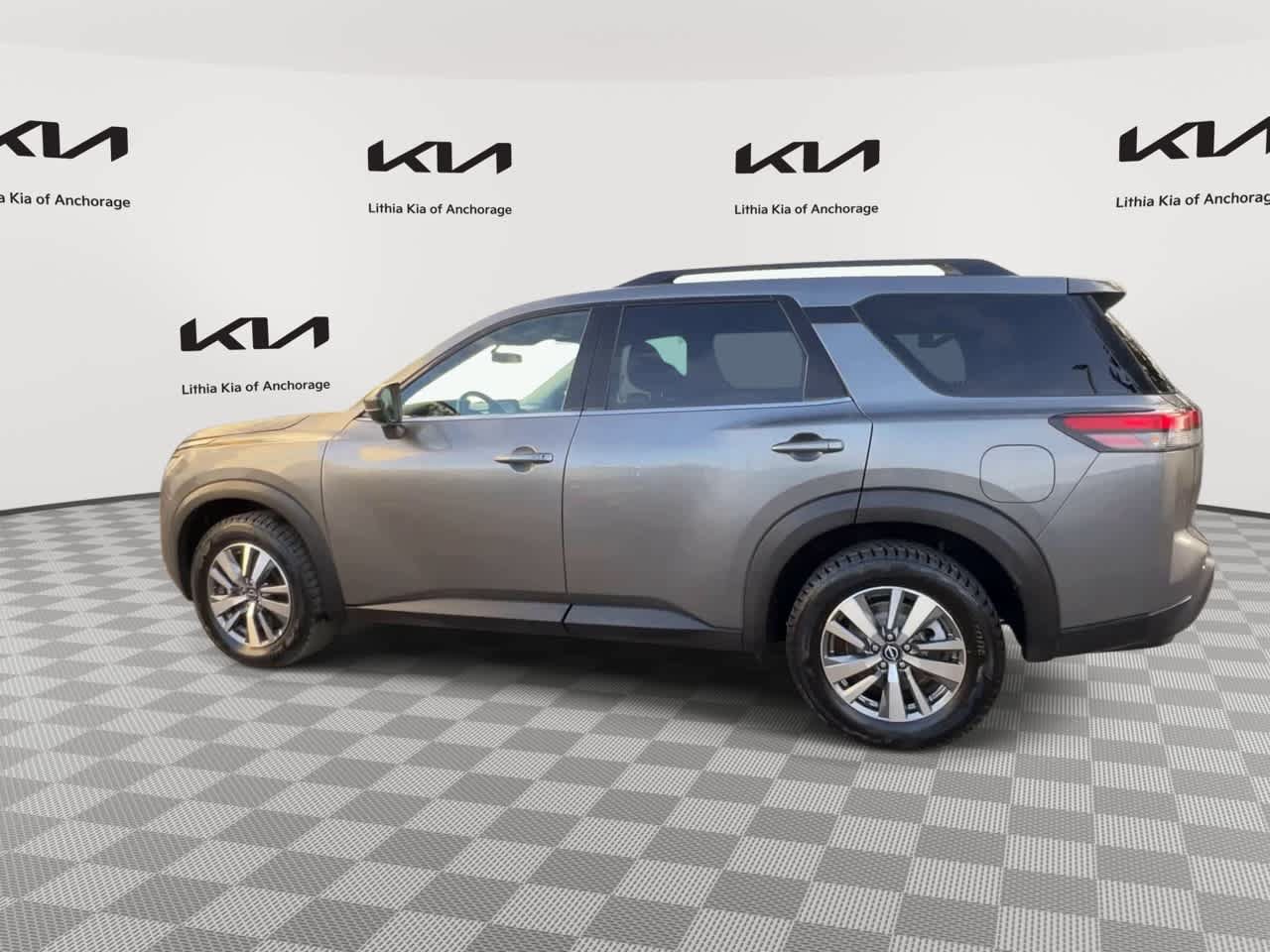Used 2024 Nissan Pathfinder SV AWD/4WD image 5