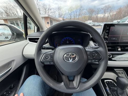 Used 2020 Toyota Corolla LE image 23