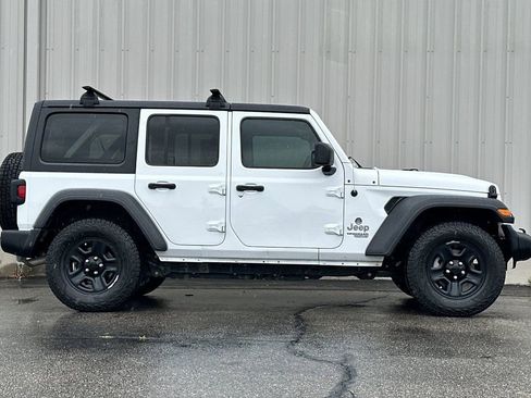 Used 2018 Jeep Wrangler Unlimited Sport AWD/4WD image 3