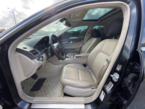 Used 2009 Mercedes-Benz C 300 Sedan image 27