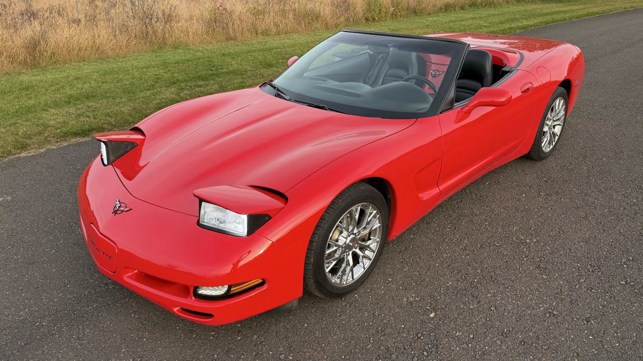 Used 2001 Chevrolet Corvette Convertible w/ Preferred Equipment Group1 RWD image 1