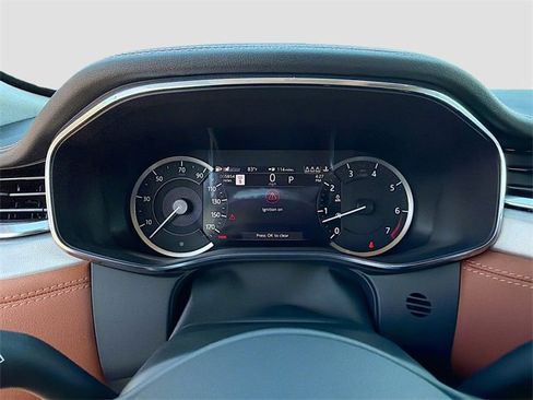 Used 2023 Jaguar F-PACE R-Dynamic S image 39