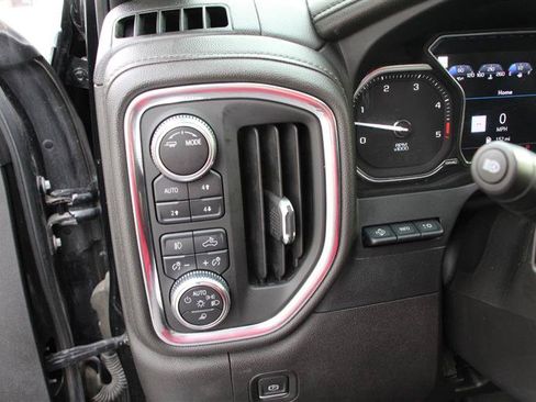 Used 2022 GMC Sierra 2500 Denali w/ Denali Black Diamond Edition AWD/4WD image 29
