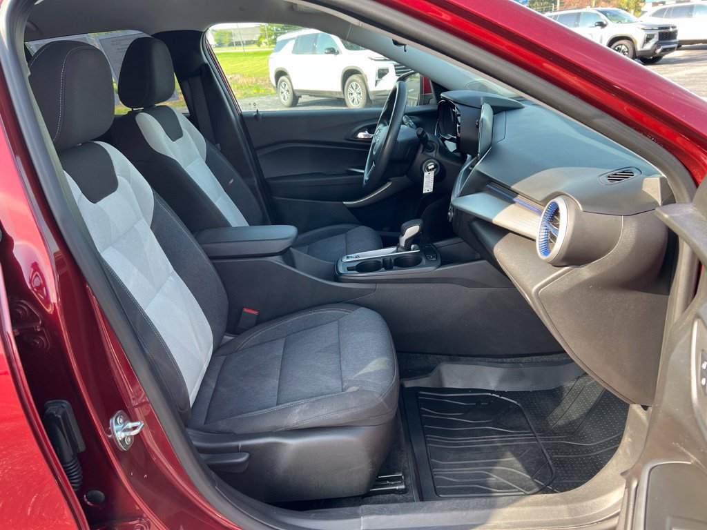 Used 2024 Chevrolet Trax LS w/ LS Convenience Package FWD image 28