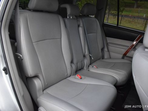 Used 2012 Toyota Highlander Limited w/ Tow Pkg AWD/4WD image 12