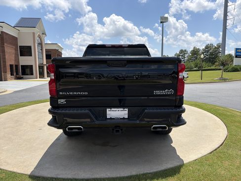Used 2022 Chevrolet Silverado 1500 High Country w/ High Country Premium Package AWD/4WD image 6