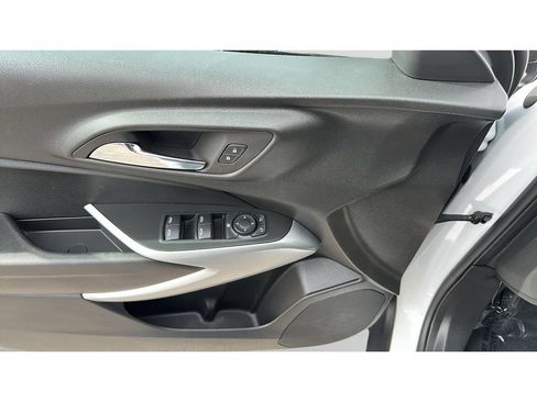 Used 2025 Chevrolet Trax LS FWD image 11