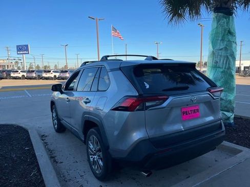 Used 2022 Toyota RAV4 XLE Premium image 15