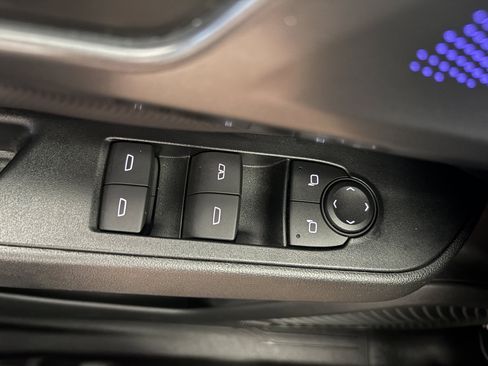 Used 2025 Chevrolet Equinox EV RS FWD image 13