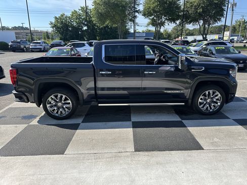 Used 2024 GMC Sierra 1500 Denali w/ Denali Reserve Package AWD/4WD image 3