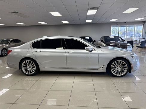 Used 2018 BMW 750i RWD image 3