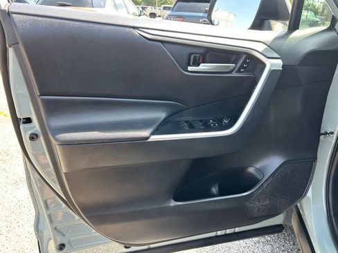 Used 2022 Toyota RAV4 XLE Premium FWD image 11