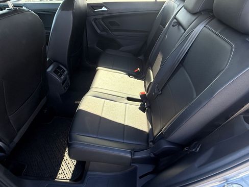 Used 2021 Volkswagen Tiguan SE image 12