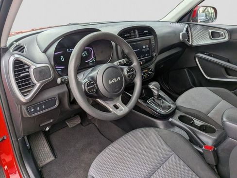 Used 2023 Kia Soul LX w/ LX Technology Package FWD image 12