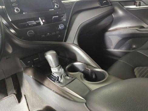 Used 2021 Toyota Camry SE image 19
