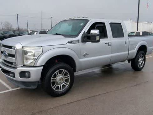 Used 2016 Ford F350 Platinum w/ FX4 Off-Road Package image 4