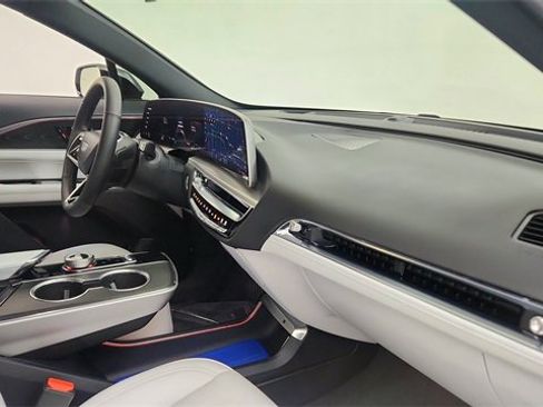 Used 2025 Cadillac Lyriq Sport image 21