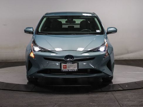 Certified 2017 Toyota Prius Two w/ Carpet Mat Package FWD image 6
