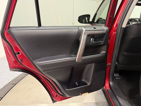 Used 2020 Toyota 4Runner SR5 Premium image 33