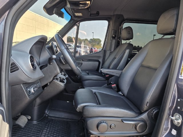 Used 2022 Mercedes-Benz Sprinter 2500 image 13