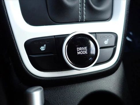 Used 2024 Hyundai Venue Limited image 16