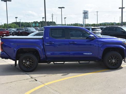 Used 2025 Toyota Tacoma SR5 RWD image 4