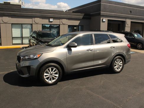 Used 2019 Kia Sorento L FWD image 2