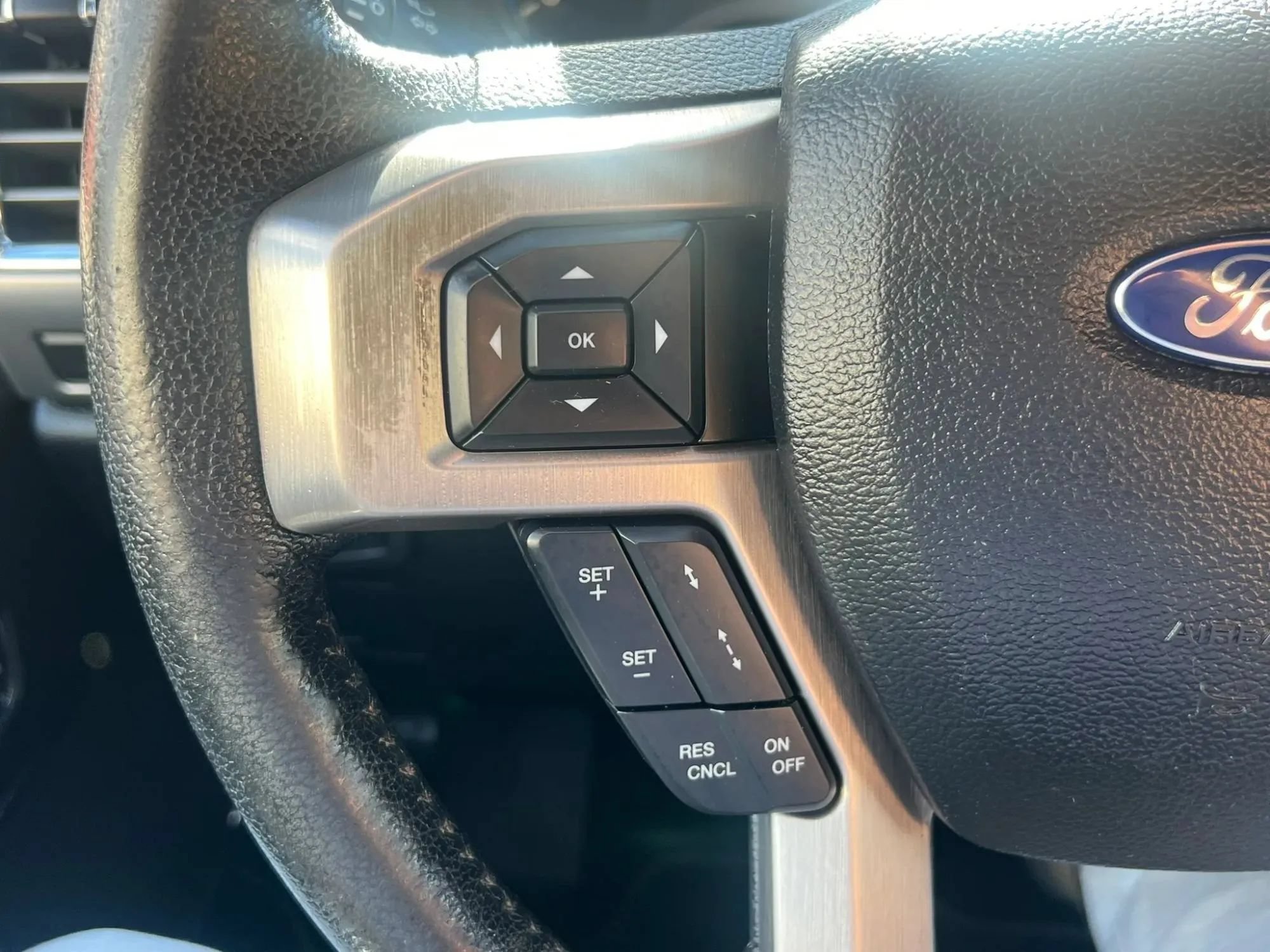 Used 2015 Ford F150 Platinum w/ Equipment Group 701A Luxury AWD/4WD image 18