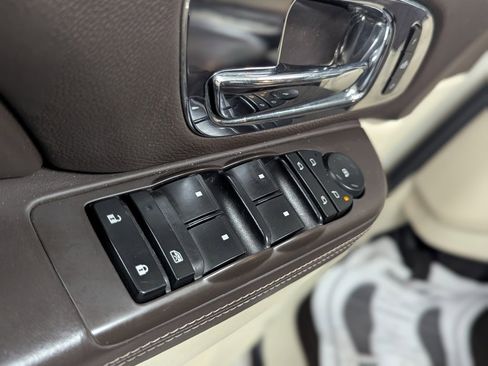 Used 2014 Cadillac Escalade Platinum image 30