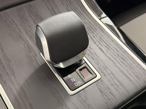 New 2026 Land Rover Range Rover Velar Dynamic SE image 15