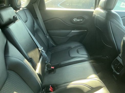 Used 2020 Jeep Cherokee Latitude Plus w/ Cold Weather Group image 9