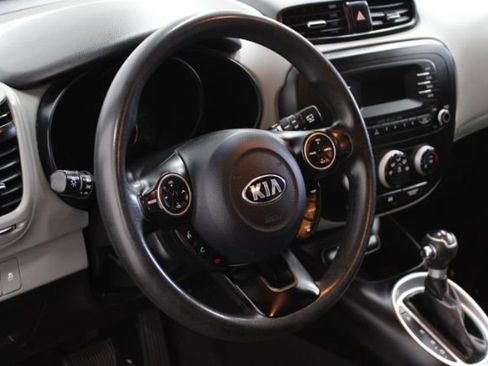 Used 2015 Kia Soul FWD image 12