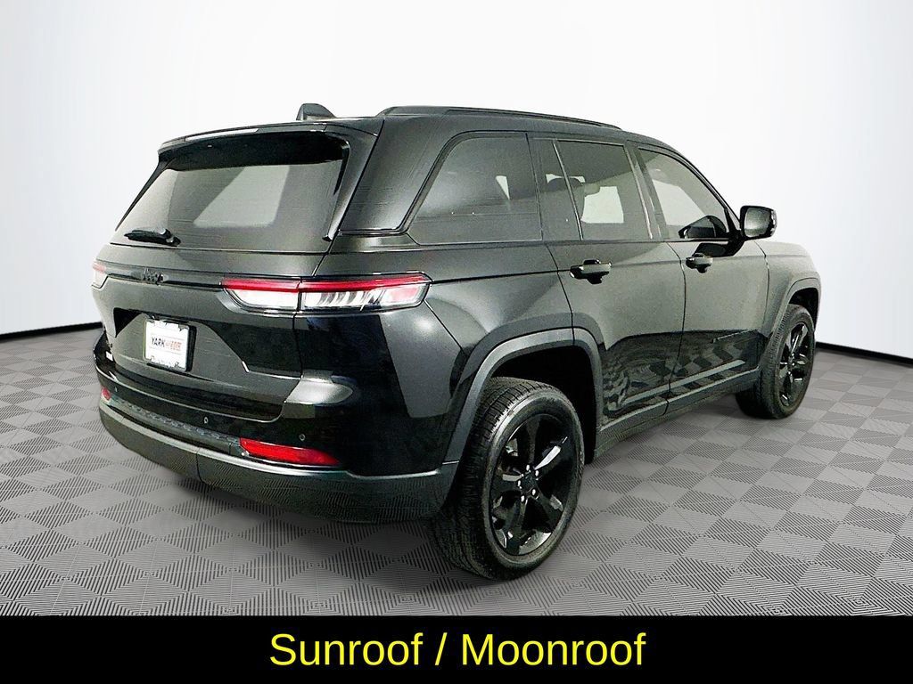 Used 2023 Jeep Grand Cherokee Altitude AWD/4WD image 10