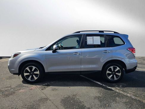 Used 2017 Subaru Forester 2.5i Premium w/ All-Weather Package image 6