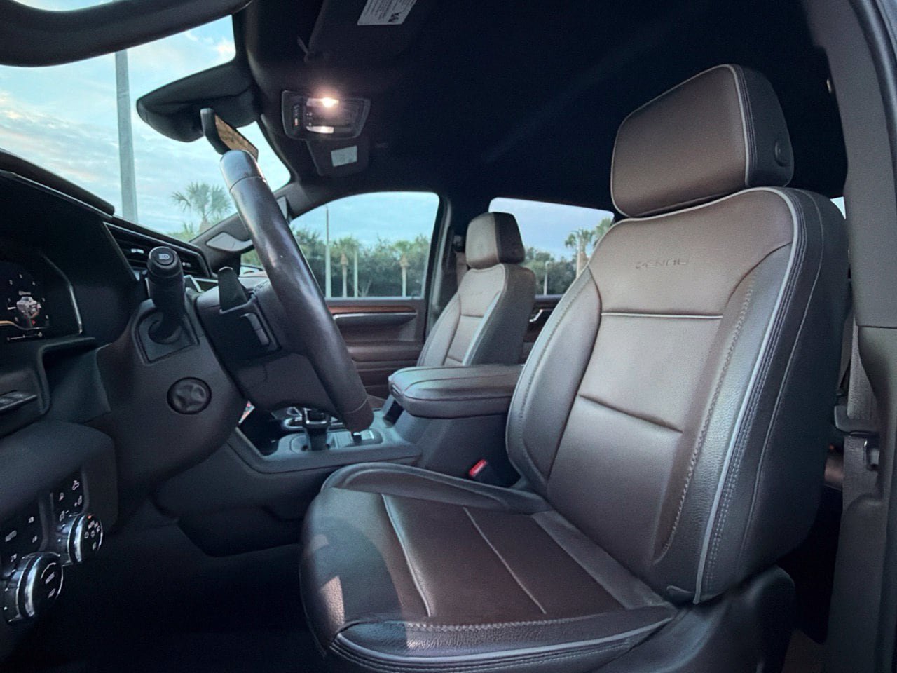 Used 2023 GMC Sierra 1500 Denali w/ Technology Package AWD/4WD image 6