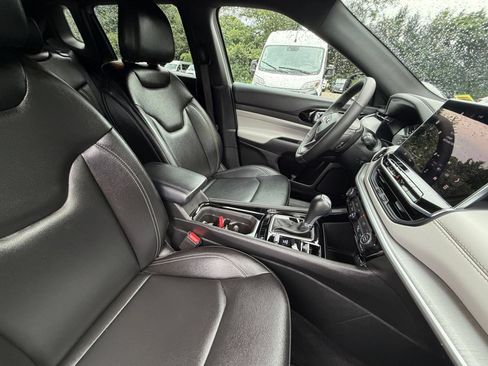 Used 2025 Jeep Compass Limited AWD/4WD image 32