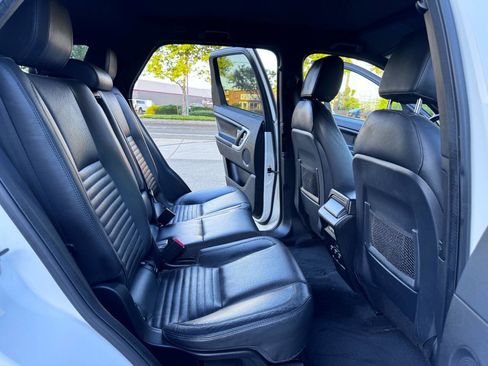 Used 2015 Land Rover Discovery Sport HSE Luxury image 12