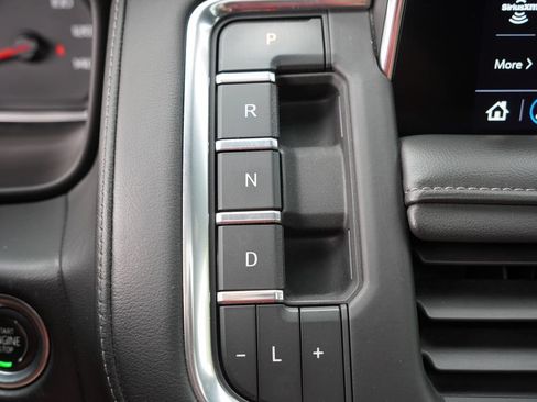 Used 2021 Chevrolet Tahoe Z71 w/ Z71 Signature Package AWD/4WD image 34