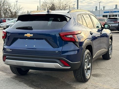 Used 2024 Chevrolet Trax LT w/ Driver Confidence Package image 5