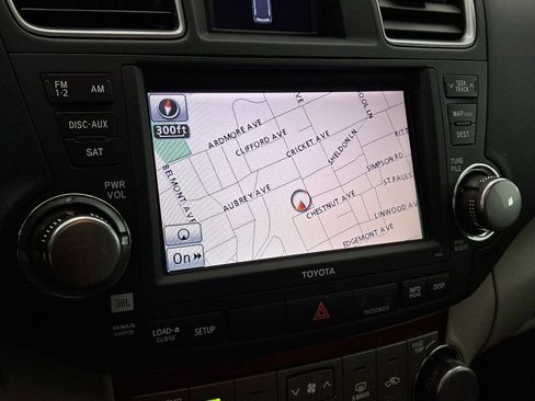 Used 2012 Toyota Highlander Limited w/ Tow Pkg AWD/4WD image 6