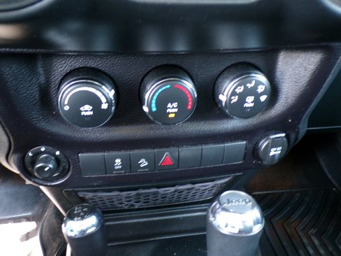 Used 2016 Jeep Wrangler Unlimited Sport w/ Quick Order Package 24S AWD/4WD image 21