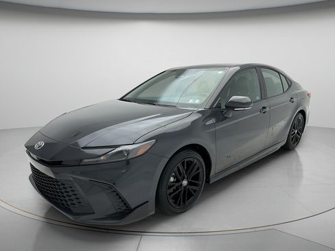 Used 2026 Toyota Camry SE FWD image 6