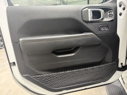 Used 2021 Jeep Wrangler Unlimited Sahara image 22