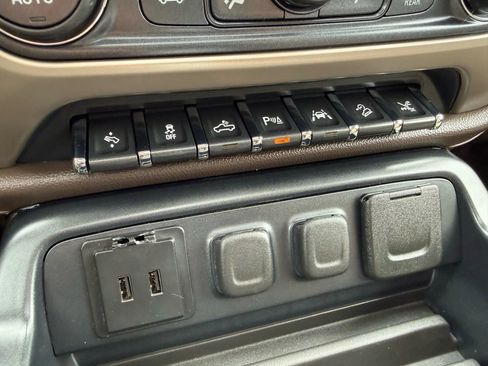 Used 2016 GMC Sierra 1500 Denali w/ Denali Ultimate Package image 34